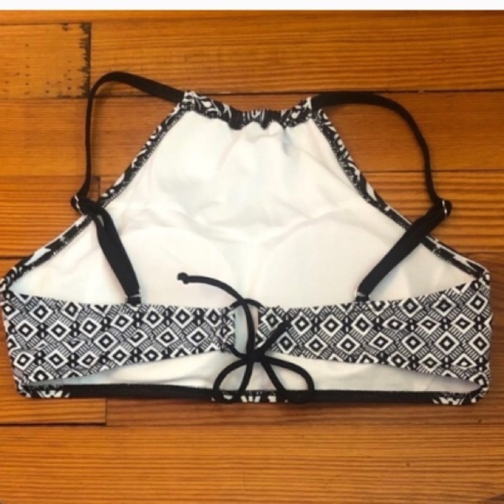 || Cupshe || Halter Bikini Top - Picture 4 of 4